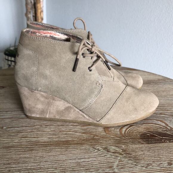 TOMS Women’s Desert Wedge Suede Taupe Lace Up Booties - Picture 4 of 11